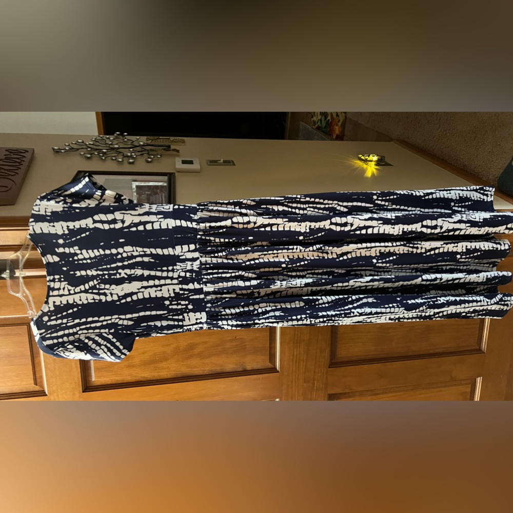 Beautiful navy blue /white sundress with sleeves.